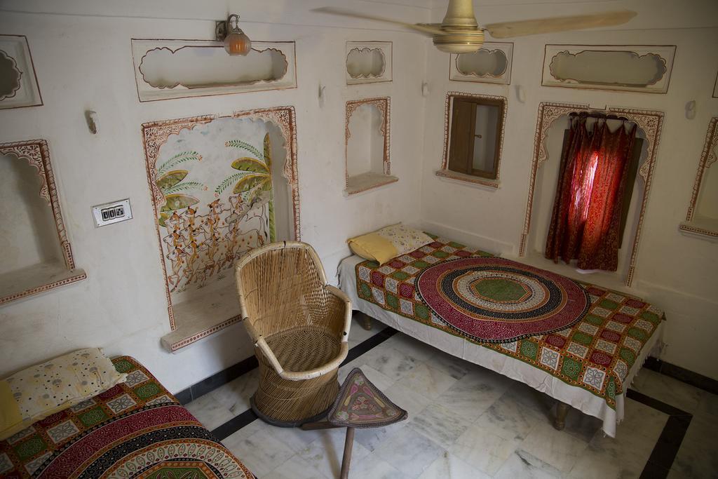 Udai Haveli Guest House Udaipur Værelse billede